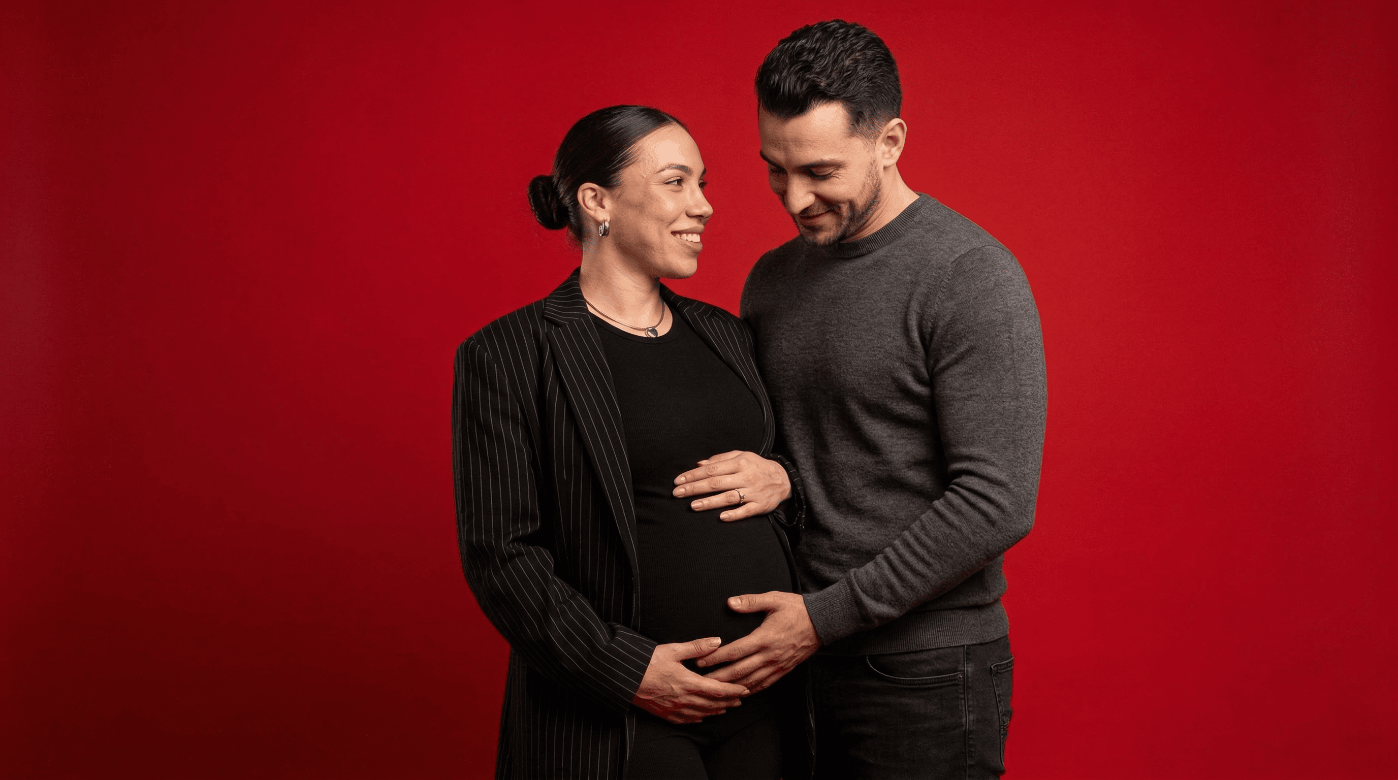 Фотостудия съемка беременной с мужем